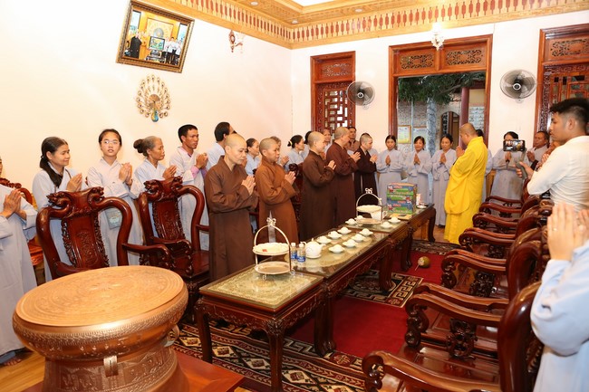 Dong Cao Pagoda offering to the rain retreat schools